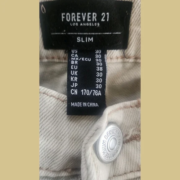 Forever 21 Distressed Slim Jeans NWOT - Picture 3 of 3